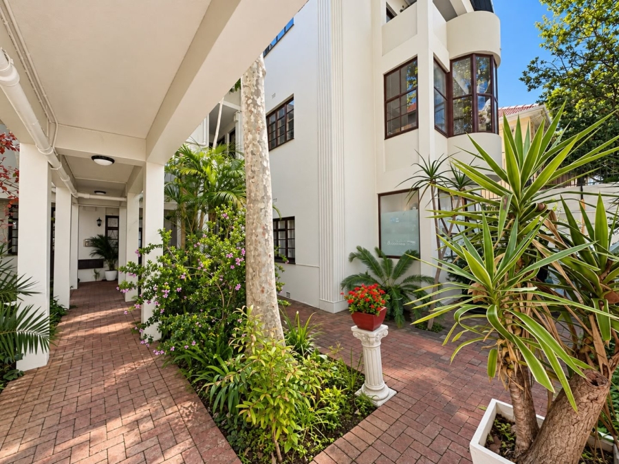 To Let 2 Bedroom Property for Rent in Sea Point Western Cape